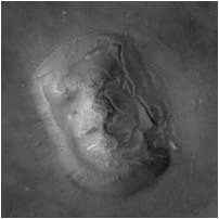 Immagine del volto marziano scattata dalla sonda spaziale Mars Global Surveyor nel 1998